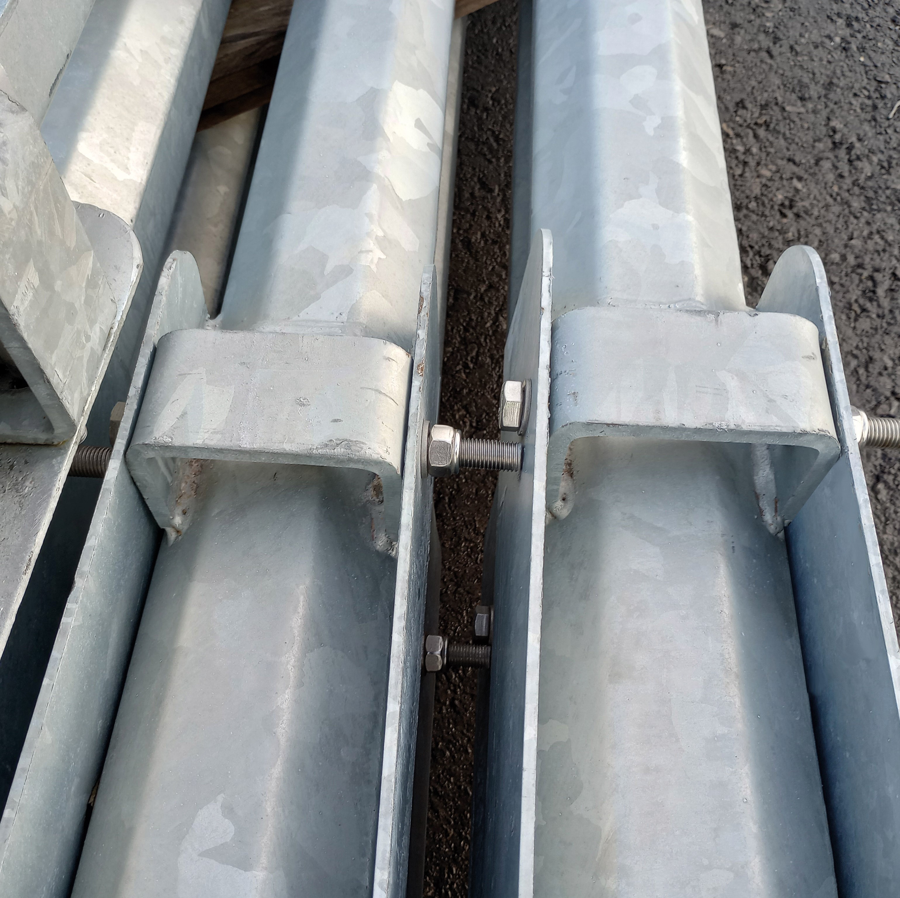 6 METRE MID-HINGE FLANGE PLATED STEPPED COLUMN (140/76)